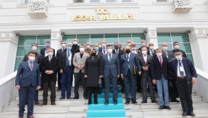      GAZETECİLERDEN IĞDIR VALİSİNE ZİYARET