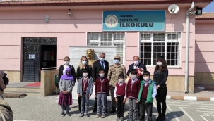 Iğdır Jandarma'dan öğrencilere Tıraş Desteği