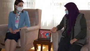  IĞDIR VALİSİNİN EŞİNDEN ŞEHİT AİLESİNE ZİYARET