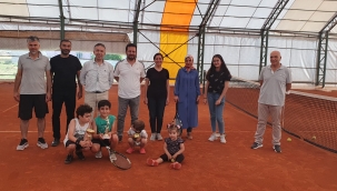 IĞDIR DA TENİS TURNUVASI DÜZENLENDİ