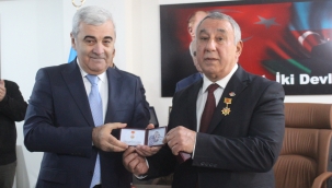 SERDAR ÜNSAL ,AZERBAYCAN CUMHURBAŞKANLIĞINCA  MADALYA İLE ÖDÜLLENDİRİLDİ