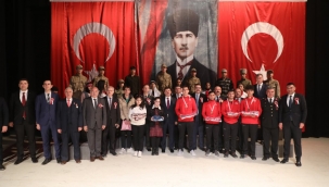  Çanakkale Zaferi'nin 107. yıl dönümü nedeniyle 'Şehitleri Anma Günü Programı' düzenlendi.