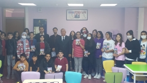 EĞİTİMCİ GAZETECİ YAZAR SERDAR ÜNSAL ,ÖĞRENCİLERLE BULUŞTU