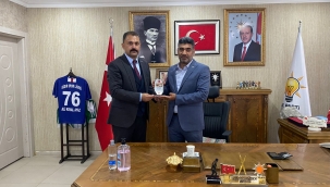 TURKAV İL BAŞKANINDAN AK PARTİ İL BAŞKANINA PLAKET