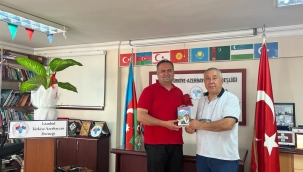 SERDAR ÜNSAL "SOYKIRIM VE YÜREĞİM İREVAN'DA KALDI "ROMANINI ABBAS UÇAR'A HEDİYE ETTİ. 