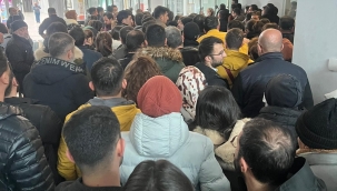 Dilucu sınır kapısın da Kayıt dışı cep telefonu kuyruğu