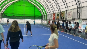 1. Kademe tenis Antrenörlüğü kursu uygulama eğitimleri ile devam ediyor.