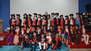 İnönü ilkokulu 4-C sınıfında mezuniyet coşkusu