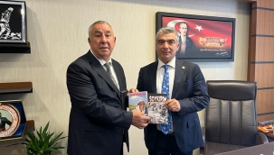 SERDAR ÜNSAL "SOYKIRIM VE YÜREĞİM İREVAN'DA KALDI "ROMANINI MİLLETVEKİLİ  CANTÜRK ALAGÖZ'E  HEDİYE ETTİ. 