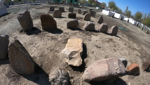 AÇIK HAVA MÜZESİNİ ANDIRAN BİR MEZARLIK