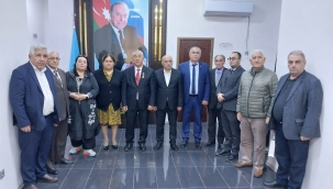 SERDAR ÜNSAL BAKÜ'DE YÜREĞİ İREVAN'DA KALANLARLA BULUŞTU. 