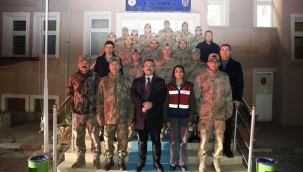 Vali Ercan Turan Askerleri Ziyaret Ederek Yeni Yıllarını Kutladı