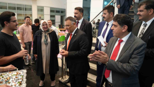 Devir-teslim töreninde ESKİ rektör gözyaşlarını tutamadı