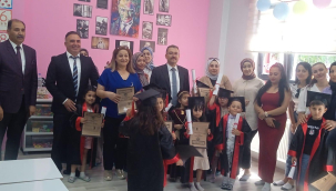 Vali Ercan Turan'dan Anlamlı Ziyaret: Öğrencilere Karne ve Özel Gazete Sürprizi