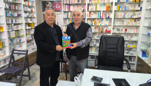 Eczacı Nazım Karadağ’ın “Zirvede Kesişen Yollar” Kitabı Yayınlandı