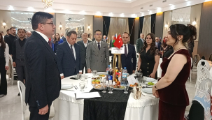 Azerbaycan Cumhuriyeti'nin kuruluşunun 108'nci yıl dönümü, Kars'ta coşkuyla kutlandı