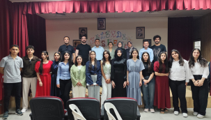 Atatürk Anadolu Lisesinde Muhteşem Yıl Sonu Etkinliği: “Dizelerden Seslere”