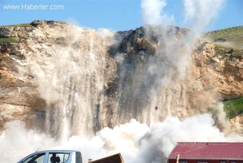 Batman'da Köprü Yapımında 4 Ton Patlayıcı Madde Kullanıldı