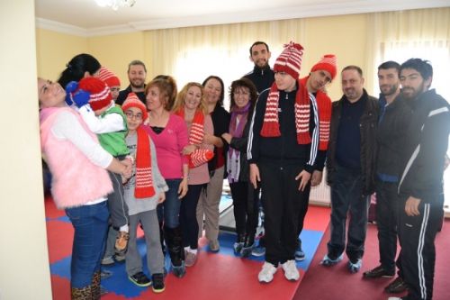 Çocukları Sevgileri Saracak