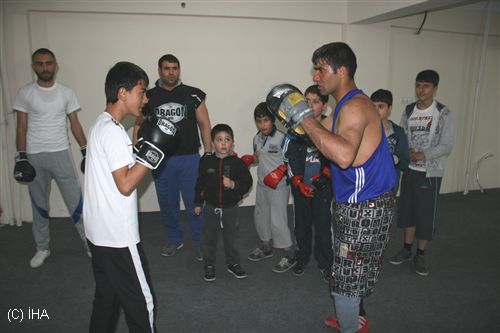 Şampiyon Kaya Kardeşler Genç Boksörler Yetiştiriyor