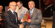  GAZETECİLERE PLAKET 