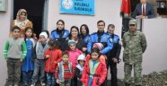  IĞDIR EMNİYET MÜDÜRLÜĞÜNDEN EĞİTİME DESTEK 15 ÖĞRENCİ KIŞ GÜNÜ SEVİNDİRİLDİ 