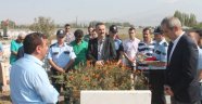 EMNİYET MÜDÜRÜ VE POLİSLERDEN ŞEHİTLERE ZİYARET 