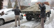IĞDIR BELEDİYESİNDEN KAR TUZLAMA ÇALIŞMASI 