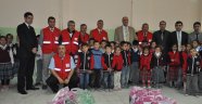 IĞDIR KIZILAY ŞUBESİ MİNİK ELLER ÜŞÜMESİN KAPMANYASINDAN 246 MİNİK ÖĞRENCİĞİ SEVİNDİRDİ 