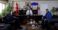 IĞDIR POLİS GÜCÜ SPOR KULÜBÜ ANTRENÖRLERİ AĞACAN TABARU VE ZEKERİYA MERT İL EMNİYET MÜDÜRÜMÜZ SAYIN YÜKSEL BABAL'I ZİYARET ETTİ 