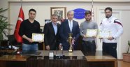 IĞDIR POLİS GÜCÜ SPOR KULÜBÜ BOKS TAKIMI ALMIŞ OLDUĞU ÖDÜLLERLE BİRLİKTE EMNİYET MÜDÜRÜMÜZ YÜKSEL BABAL'I ZİYARET ETTİ 