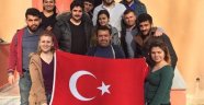 IĞDIR ÜNİVERSİTESİ ÖĞRENCİLERİNDEN İLKOKUL ÖĞRENCİLERİNE BAYRAM HEDİYESİ 