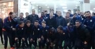 IĞDIR VALİSİ FUTBOLCULARLA YEMEKTE BİRARAYA GELDİ 