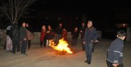 NEVRUZ BAYRAMI IĞDIR'DA BAŞLADI IĞDIRLILAR DÜN GECE ATEŞ YAKIP ÜSTÜNDEN ATLADILAR 