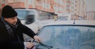 Soğuk hava araç camlarını dondurdu 