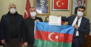 TADDEF'TEN AK PARTİ İL BAŞKANINA TEŞEKKÜR BELGESİ VE AZERBAYCAN BAYRAĞI 
