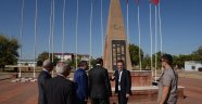 VALİMİZ MEHMETÇİK ANITINI ZİYARET ETTİ