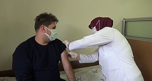 Iğdır da sağlıkçılara aşı yapıldı.