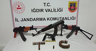 silah satmadan yakalandılar